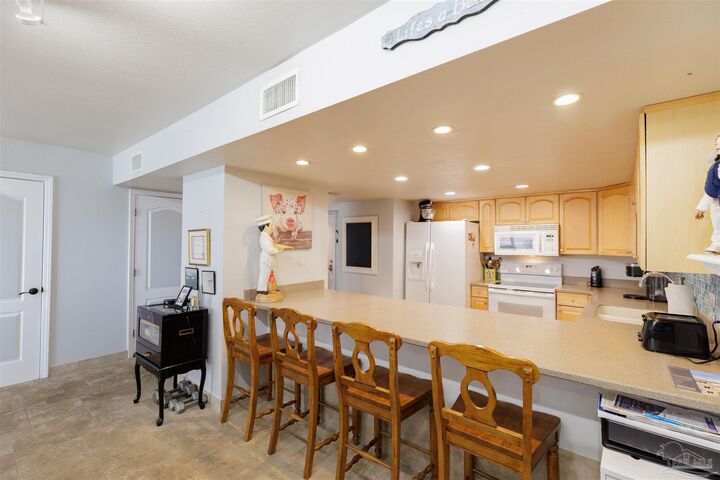 Property Photo:  1111 Ft Pickens Rd 524  FL 32561 
