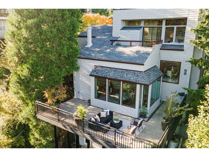 2952 SW Canterbury Ln  Portland OR 97205 photo