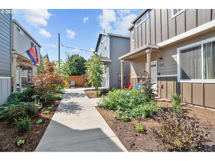 Property Photo: 6050 SE 136th Ave OR 97236