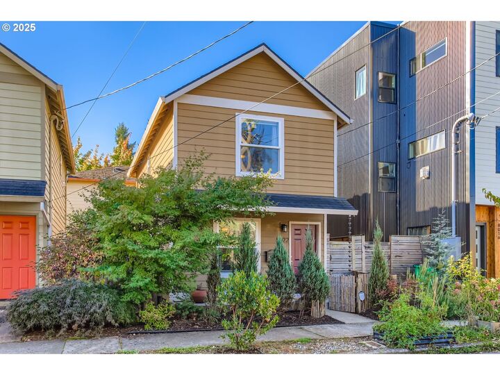 8022 NE Holladay St  Portland OR 97213 photo