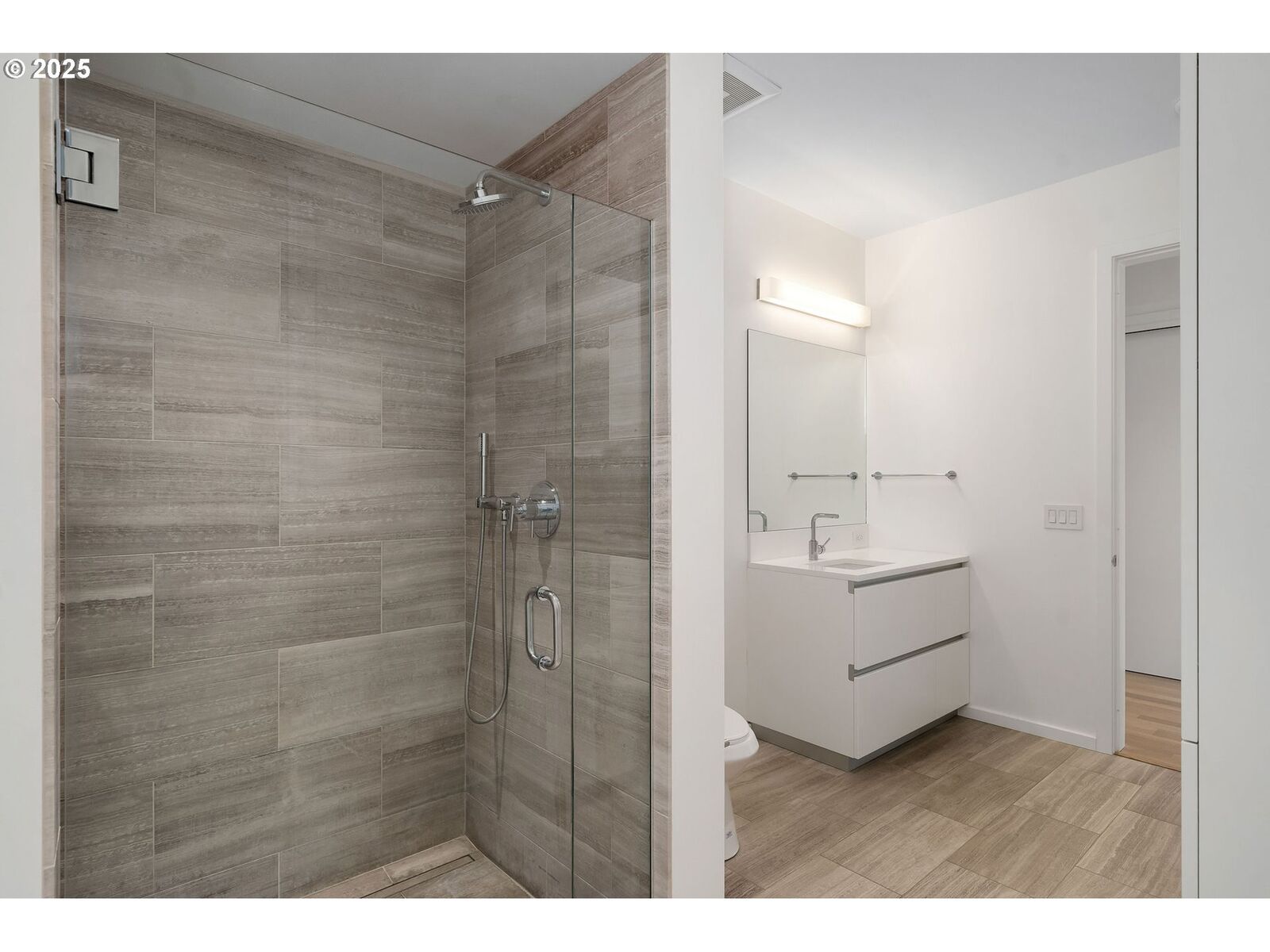 Property Photo: 1075 NW Northrup St 208 OR 97209