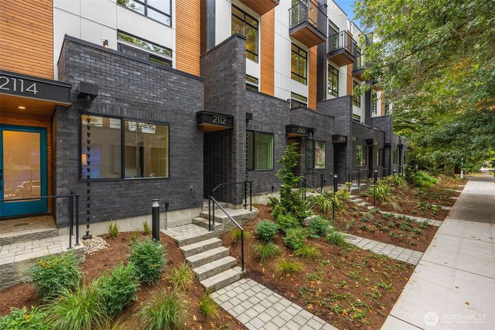 Property Photo:  2114  1st Avenue N  WA 98109 