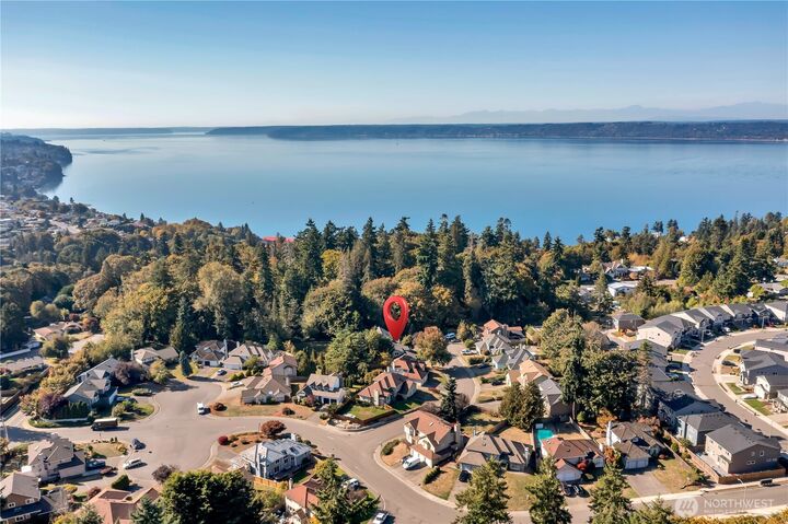 Property Photo: 1411 S 282nd Place WA 98003