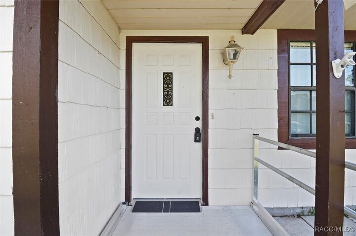 Property Photo:  101 E Inverness Boulevard  FL 34452 