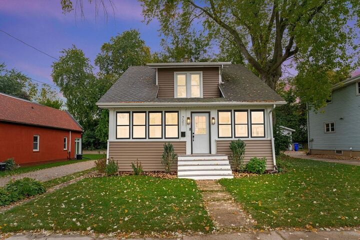 Property Photo: 721 W 5th Street WI 54914-5369