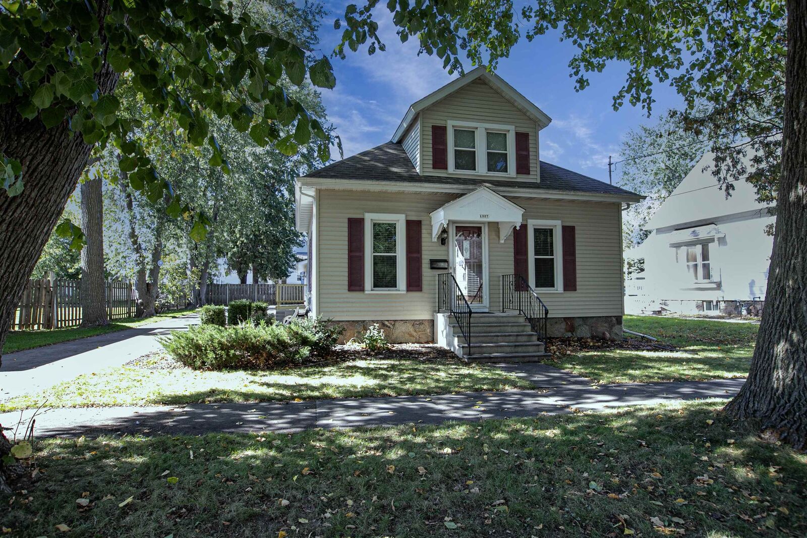 Property Photo: 1327 N Harriman Street WI 54911