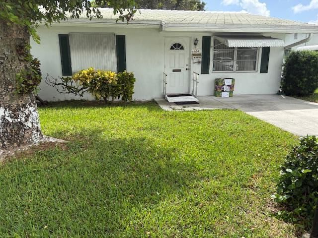 Property Photo: 1104 N Leisure Lane S FL 33426