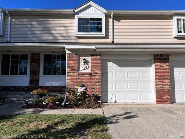Property Photo: 320 Hampton Court 33 MI 48178