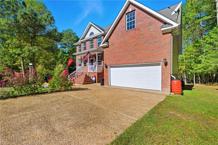 Property Photo: 9851 Autumn Woods Ln VA 23061