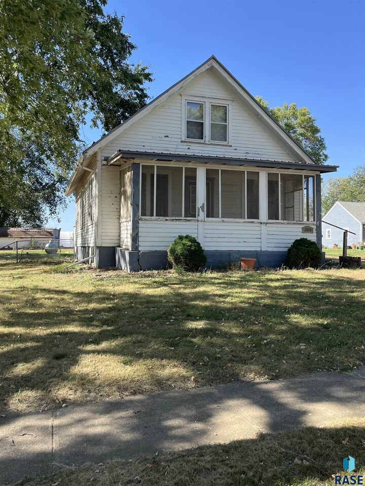 309 S Dakota Ave  Irene SD 57037 photo