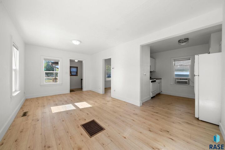 Property Photo:  700 N Mable Ave  SD 57103 