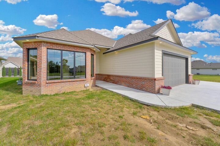Property Photo: 369 N Jackson Heights Ct KS 67206
