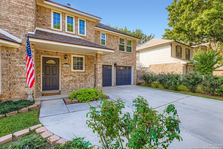 Property Photo:  1021 Silvertree Blvd  TX 78154 