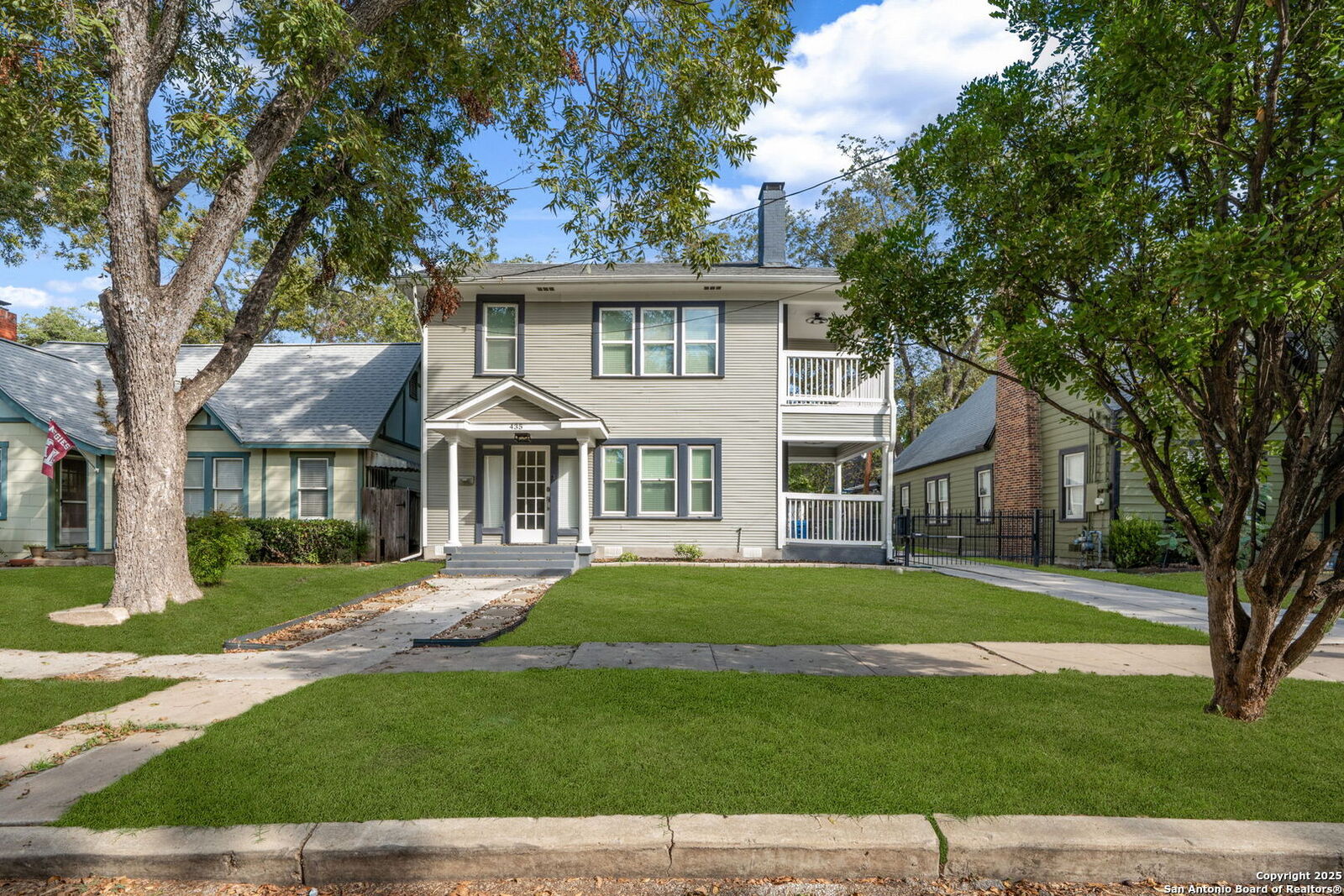 Property Photo:  435 W Gramercy Pl  TX 78212 