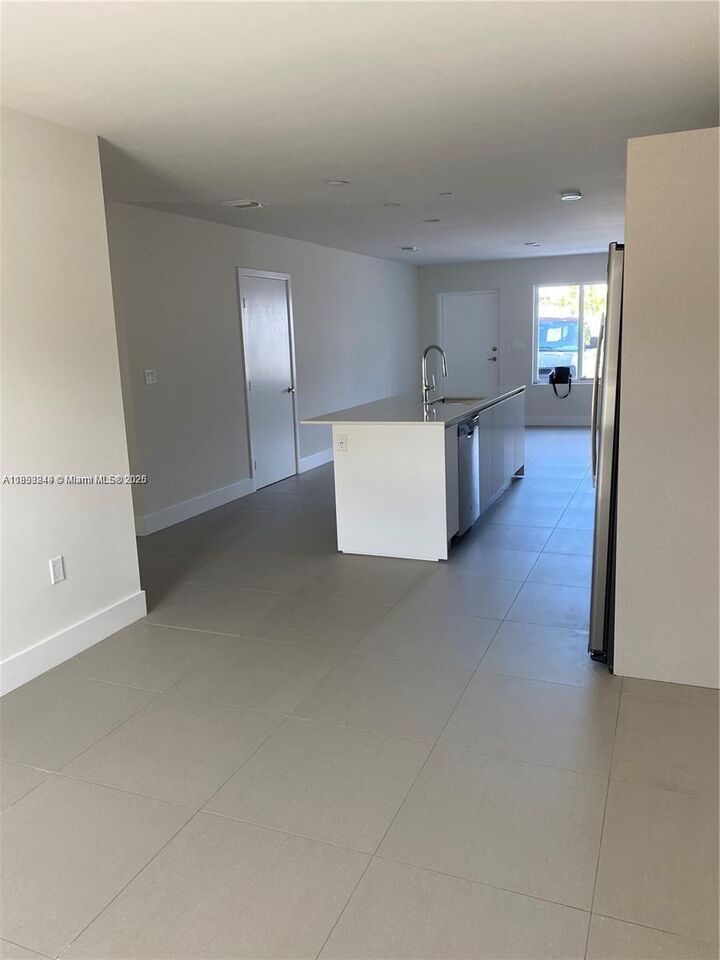 Property Photo:  2535 NE 193rd St 3108  FL 33180 