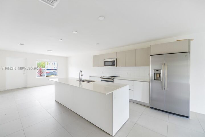 Property Photo:  2535 NE 193rd St 3108  FL 33180 