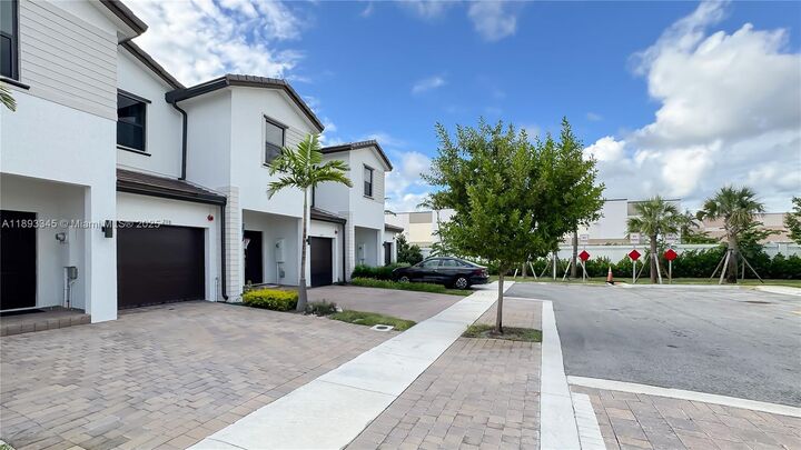 Property Photo:  204 SW 159th Pl  FL 33027 