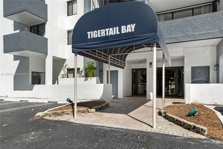 Property Photo: 2715 Tigertail Ave 403 FL 33133