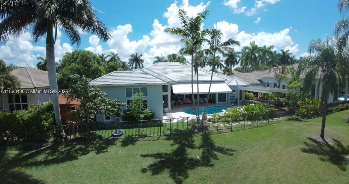 Property Photo: 2493 Poinciana Dr FL 33327