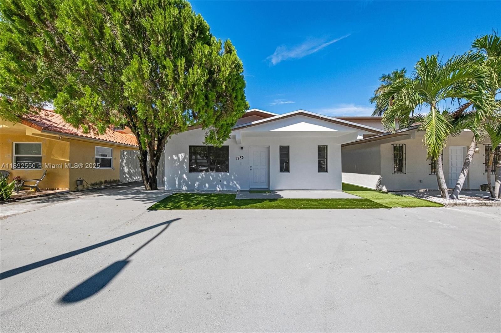 Property Photo: 1283 W 42nd St FL 33012