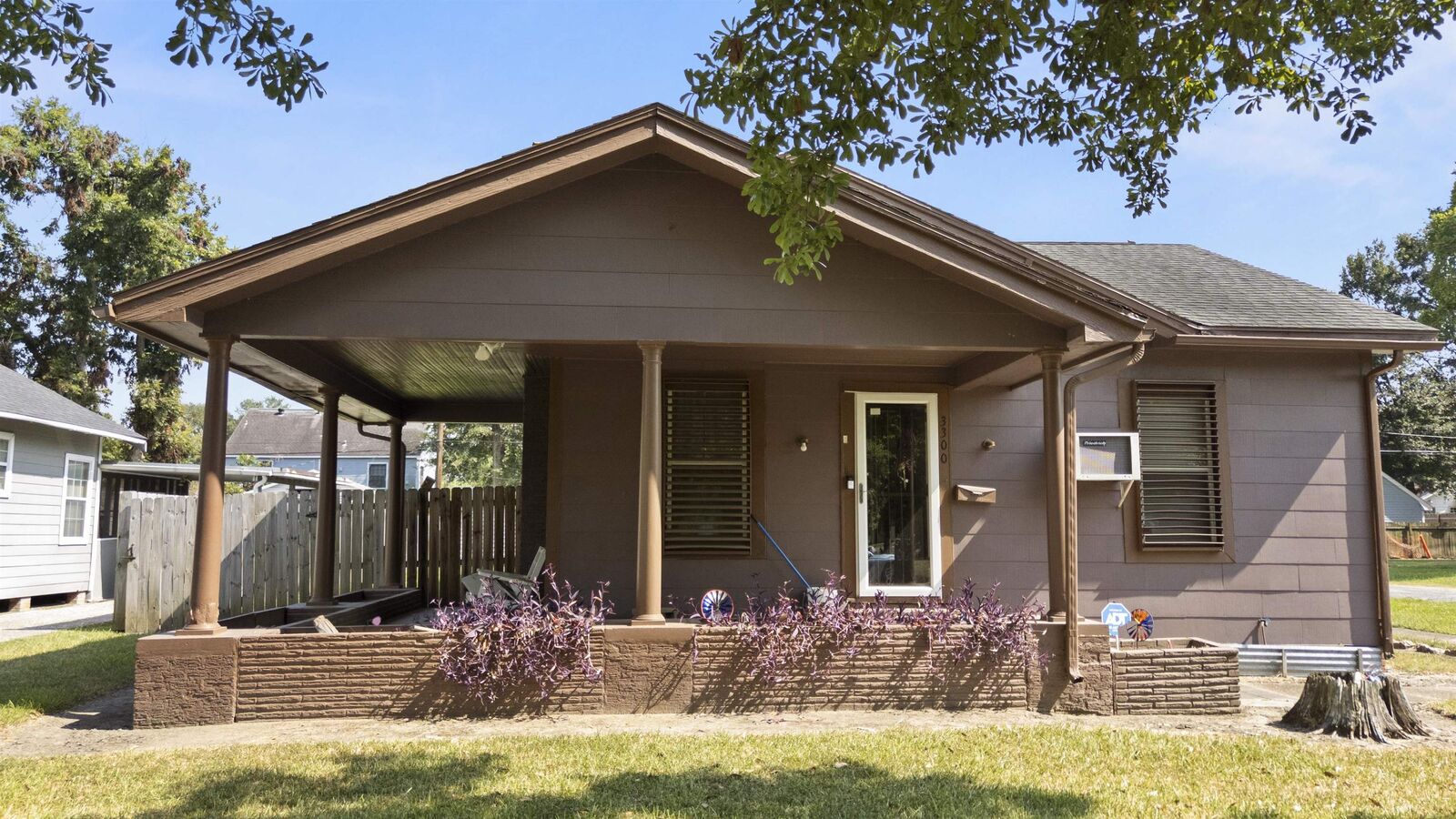 Property Photo:  3300 9th Street  TX 77642 