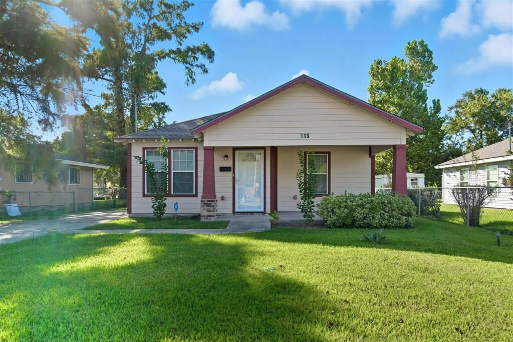 Property Photo: 813 N Prater Street N LA 70601