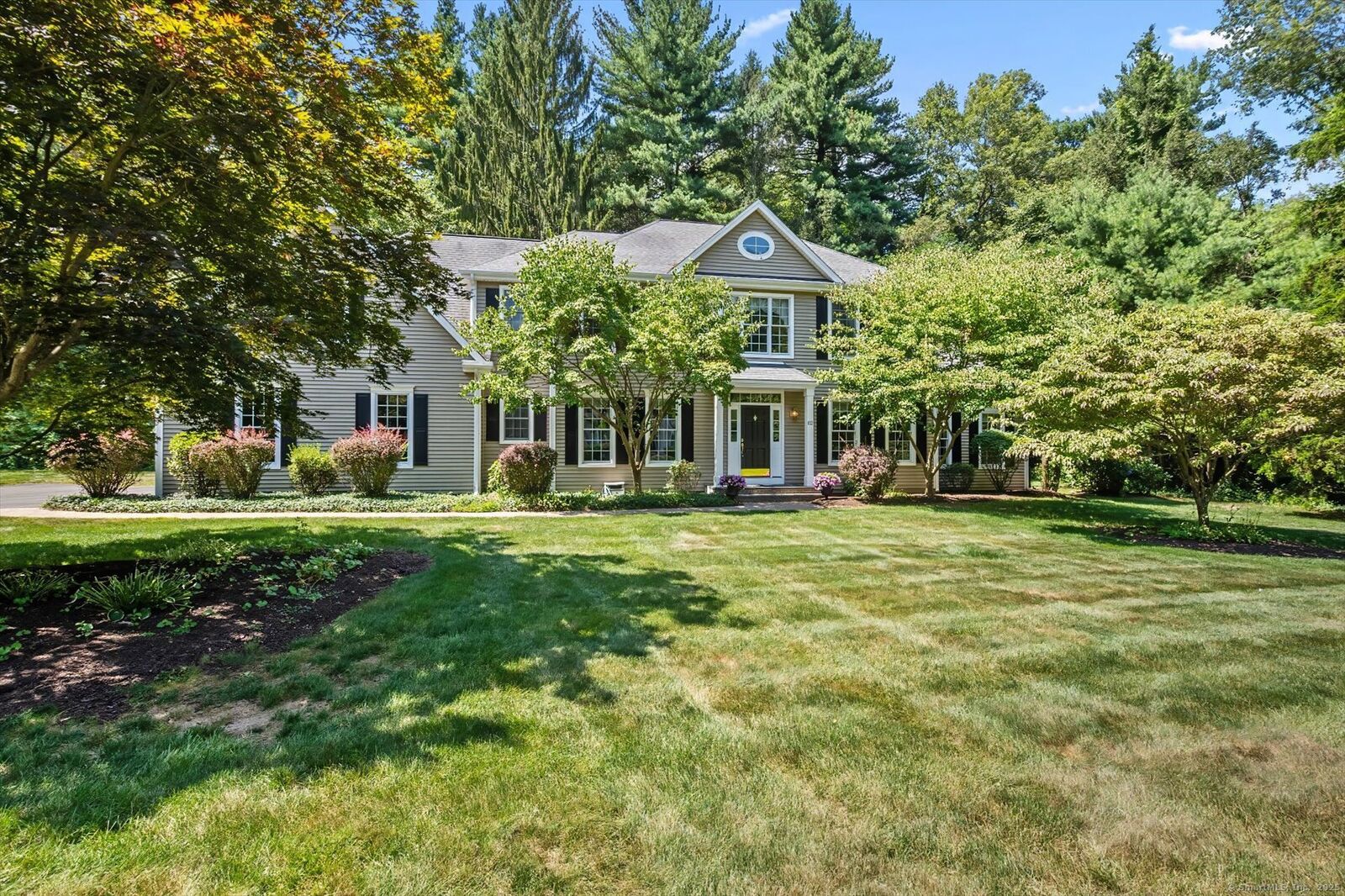 Property Photo:  102 Country Club Road  CT 06001