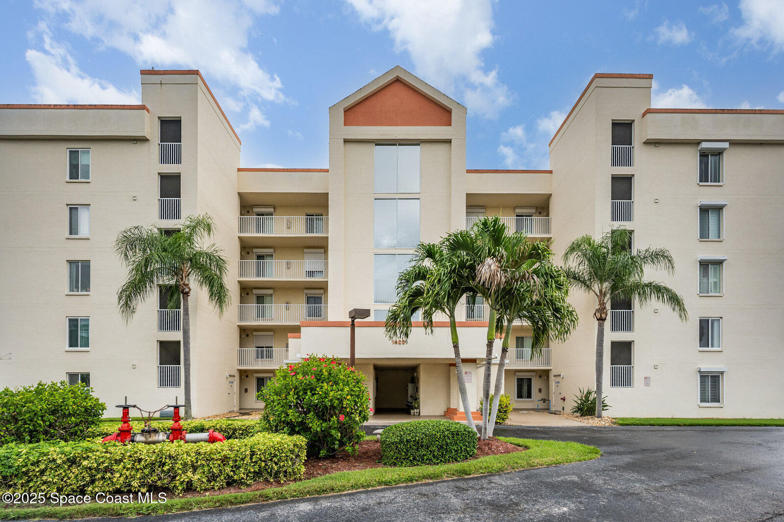 Property Photo:  1420 Huntington Lane  FL 32955 