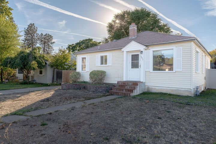 5917 N Lincoln St  Spokane WA 99205 photo