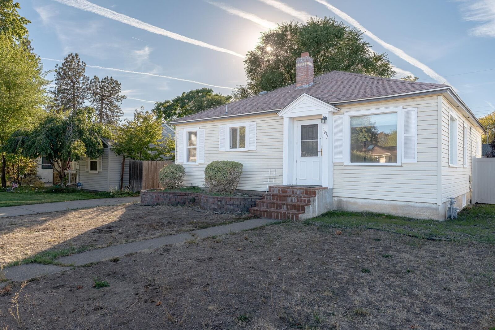 Property Photo: 5917 N Lincoln St WA 99205