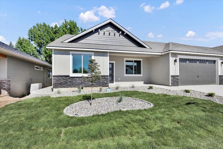 Property Photo: 1109 - Unit 15 N Country Club Dr 15 WA 99006