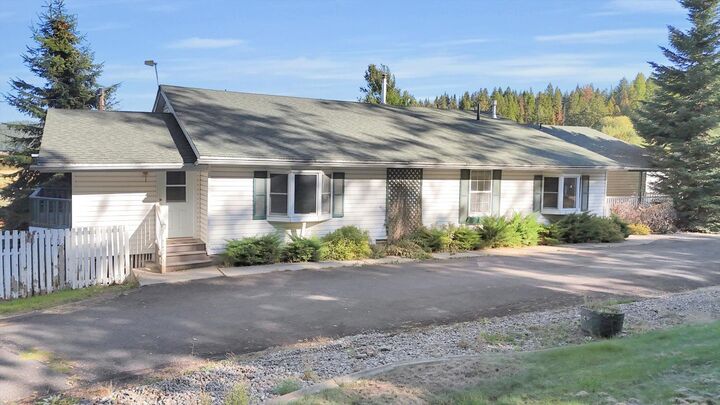 Property Photo: 11224 N Honeymoon Bay Rd WA 99025