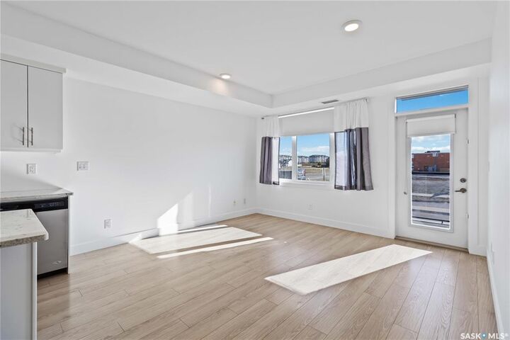 Property Photo: 770 Childers Crescent 111 SK S7L 6W1