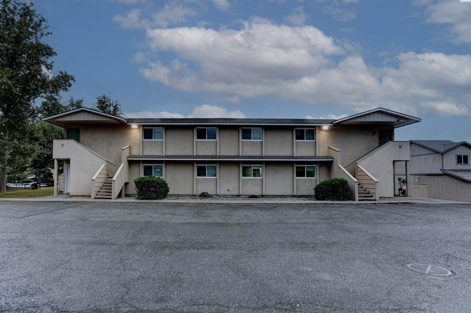 Property Photo:  1806 W 21st Ave  WA 99337 