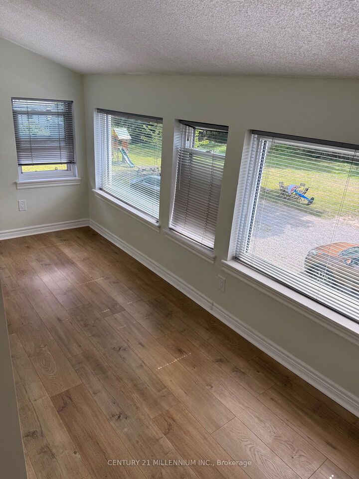 Property Photo:  1529 Queen Street E 1  ON L7K 0E3 