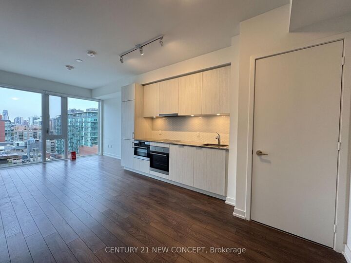 Photo de la propriété:  158 Front Street E 1205  ON M5A 1E5 