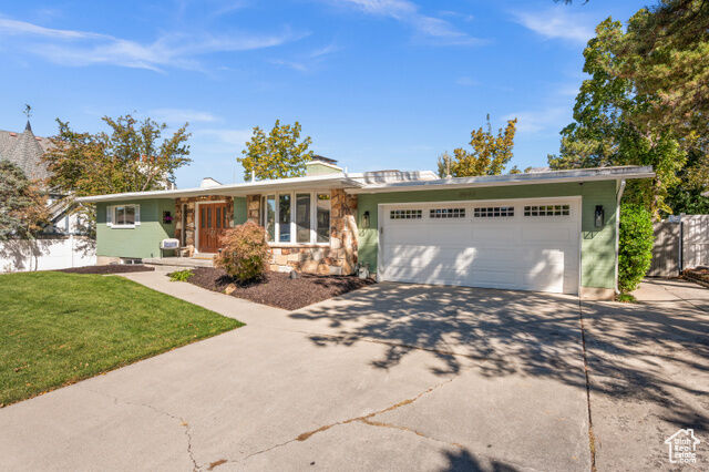 Property Photo: 8597 S Mount Majestic Rd E UT 84093