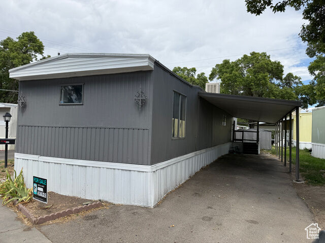 Property Photo: 3037 Heritage Dr UT 84119