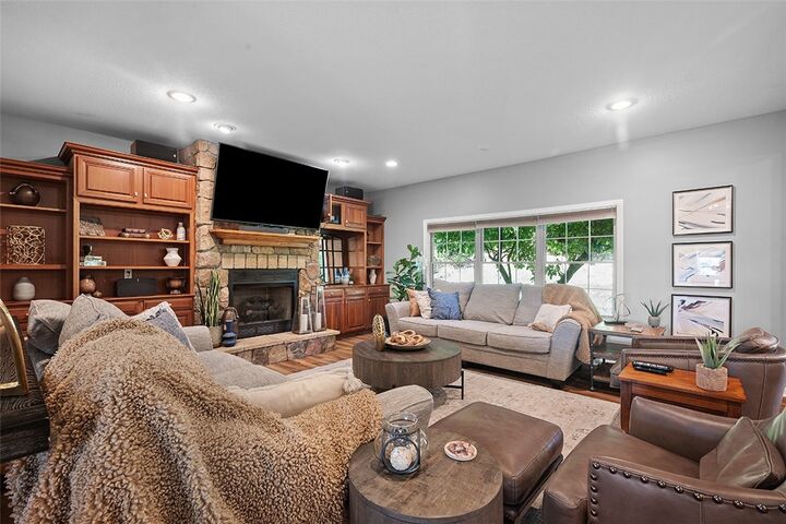 Property Photo: 130 Hardwood Dr PA 15367