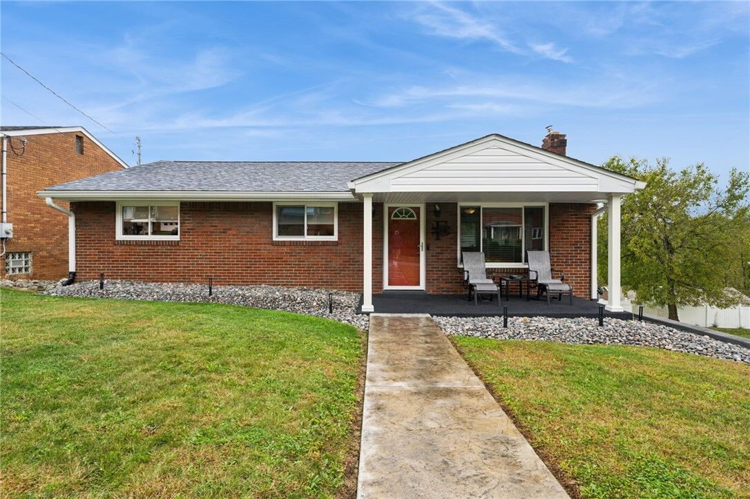 Property Photo: 216 Circle Dr PA 15131