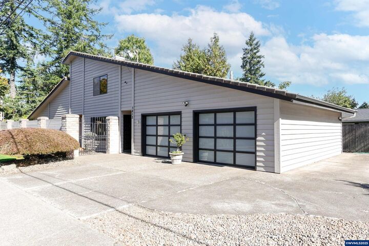Property Photo: 3812 Ash Av SE OR 97302