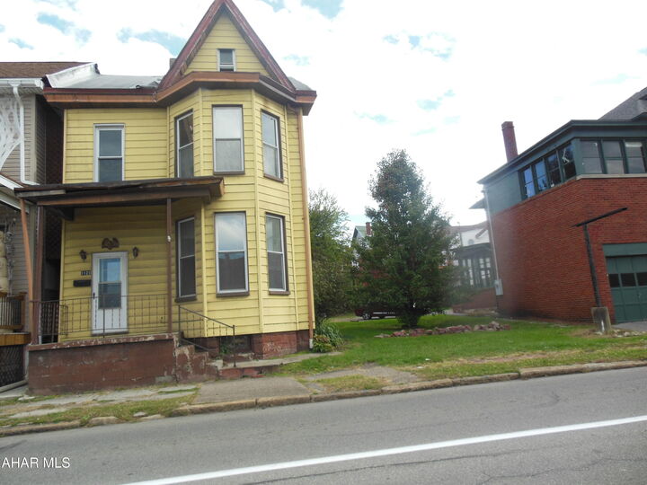 Property Photo:  1121 7th Avenue  PA 16602 