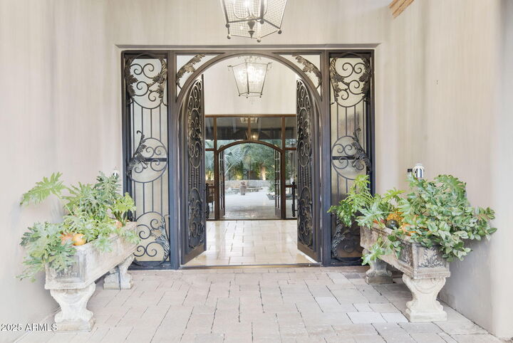 Property Photo: 5824 N 33rd Place N AZ 85253