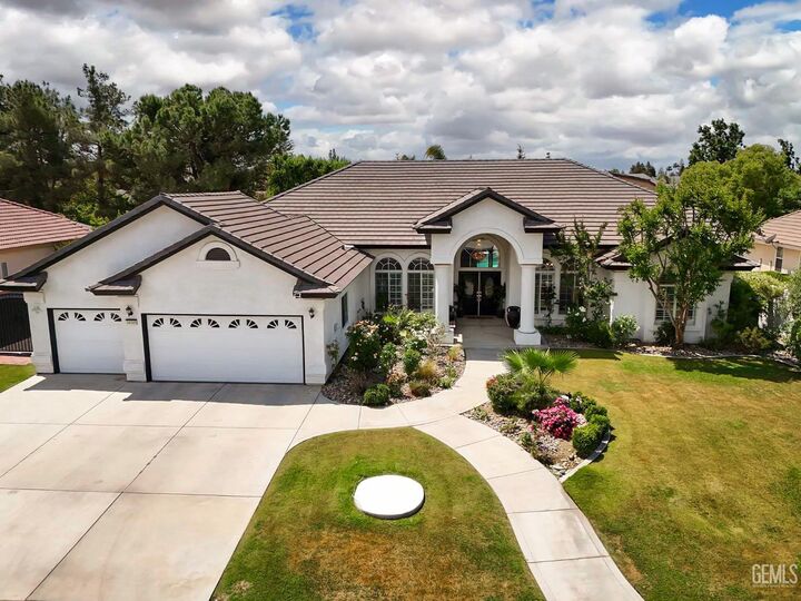 Property Photo: 10505 Finchley Drive CA 93311