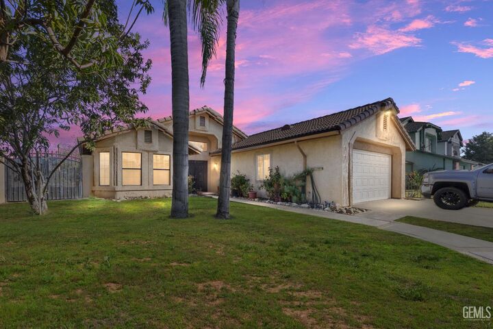 2212 Saint Helens Avenue  Bakersfield CA 93304 photo