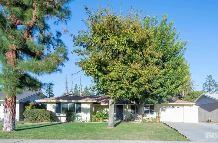 504 Cherry Hills Drive  Bakersfield CA 93309 photo