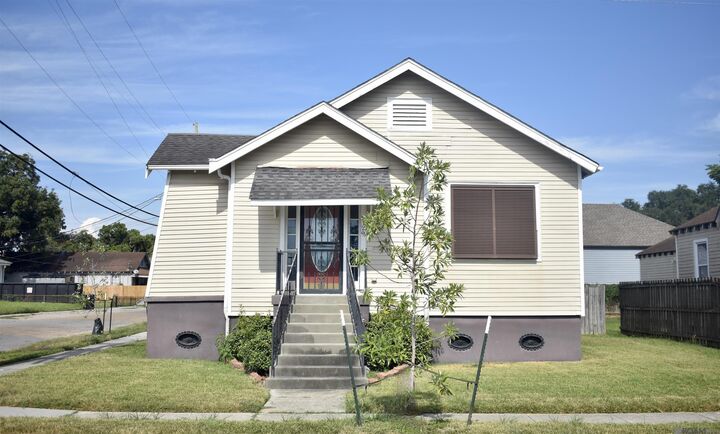 Property Photo:  9129 Nelson St  LA 70118 