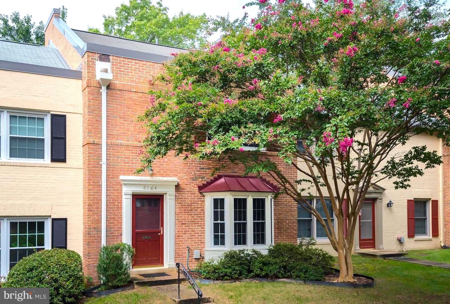 Property Photo: 6004 Waterbury Court VA 22152