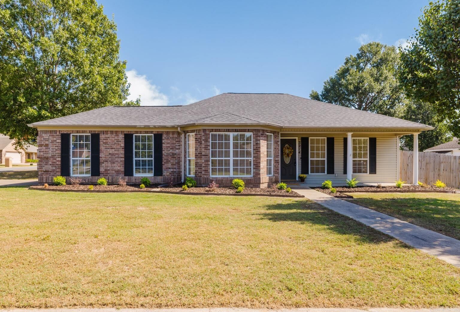 Property Photo: 3214 Meadowlake AR 72022