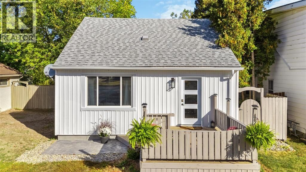 Property Photo:  776 Talfourd Street  ON N7T 1S2 